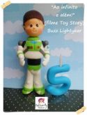 Menino vestido de Buzz - Toy Story
